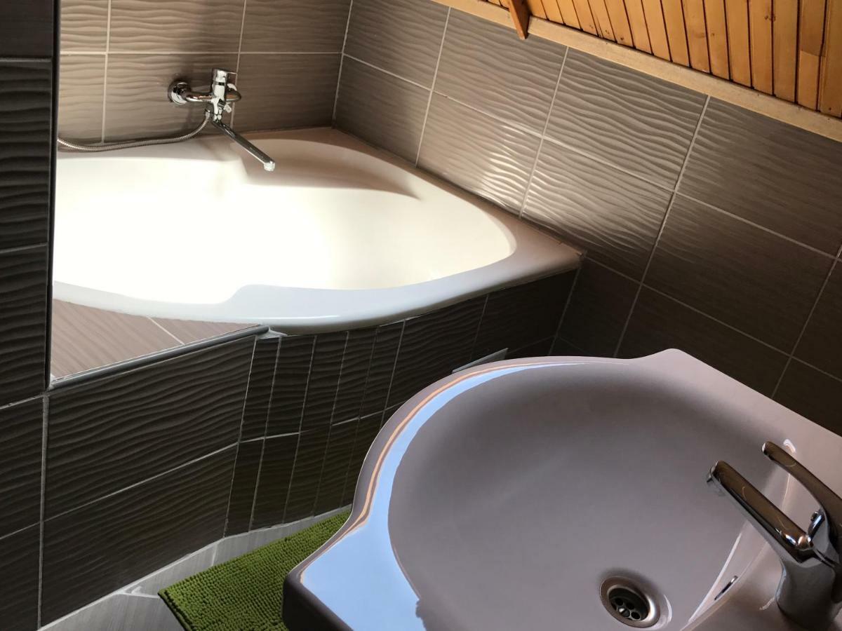 Rozsavoelgy Apartman Балатонлеле Екстериор снимка