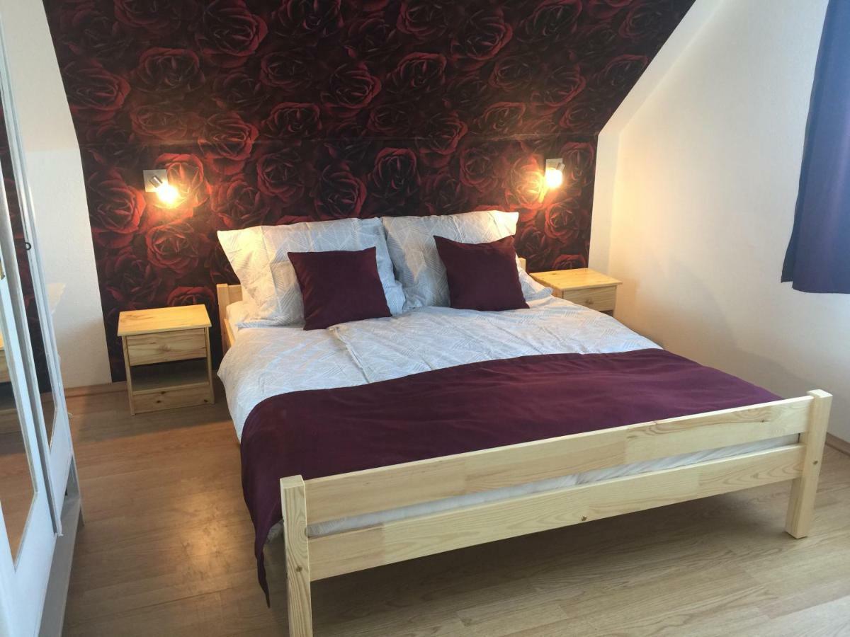 Rozsavoelgy Apartman Балатонлеле Екстериор снимка