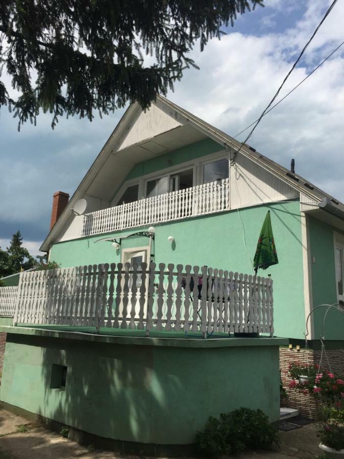 Rozsavoelgy Apartman Балатонлеле Екстериор снимка