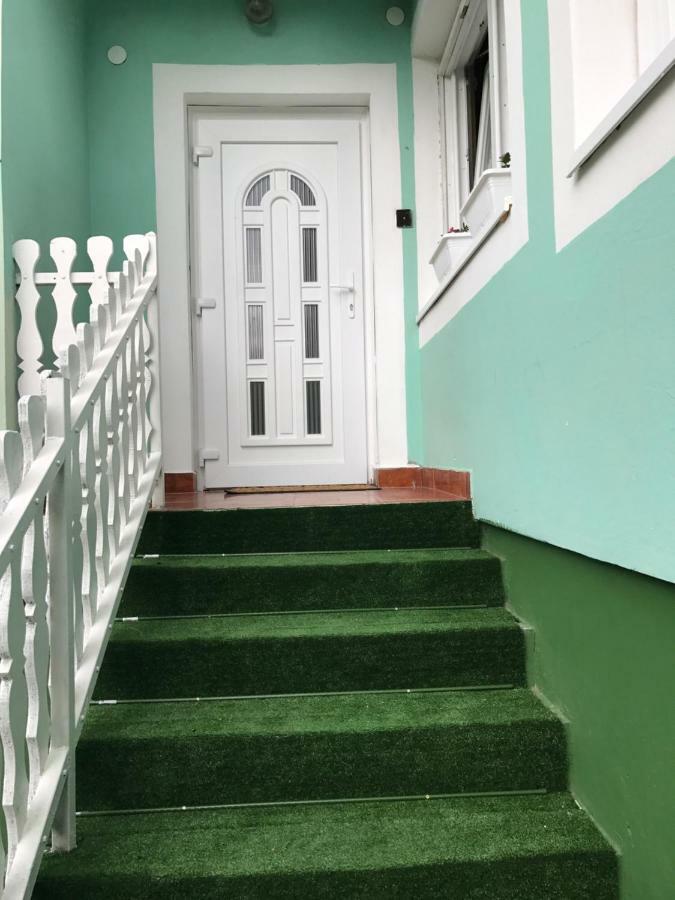 Rozsavoelgy Apartman Балатонлеле Екстериор снимка